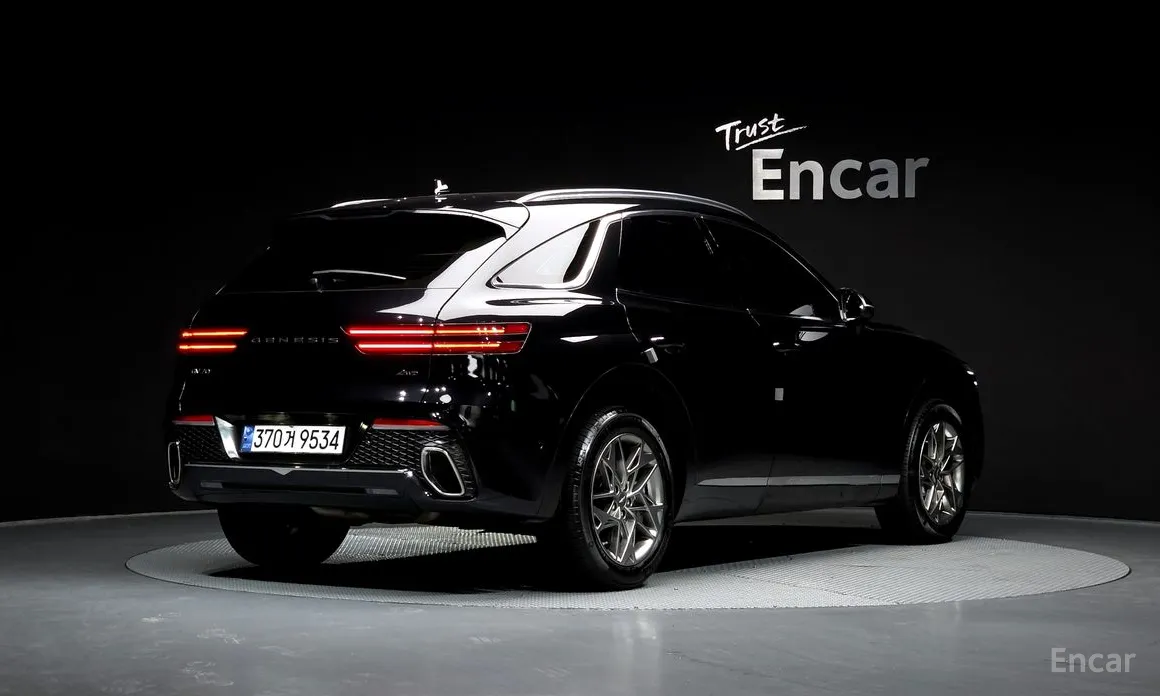 Фото 2 - Genesis GV70