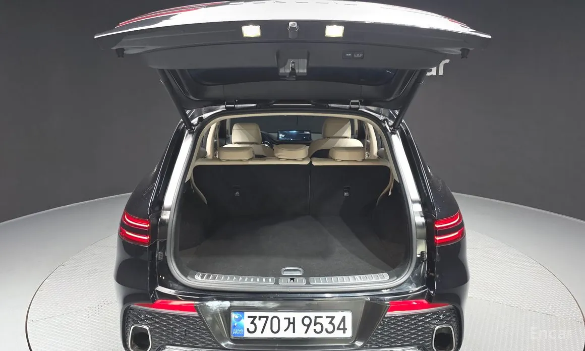 Фото 20 - Genesis GV70