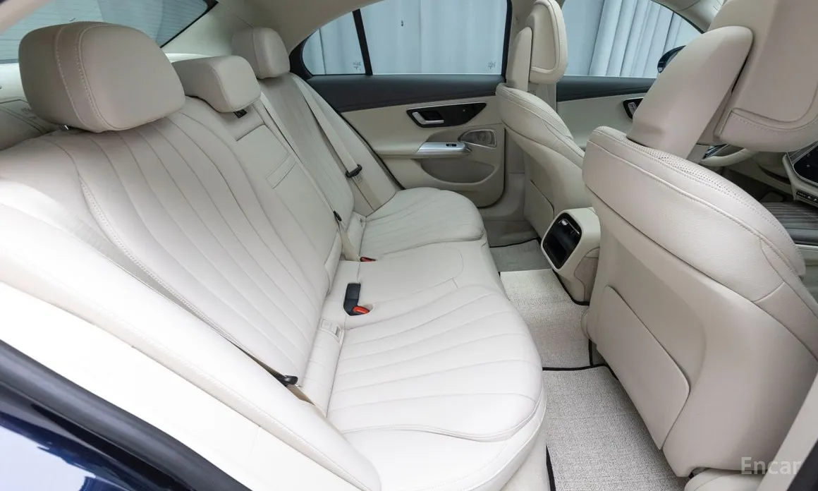 Фото 10 - Mercedes-Benz E-Class