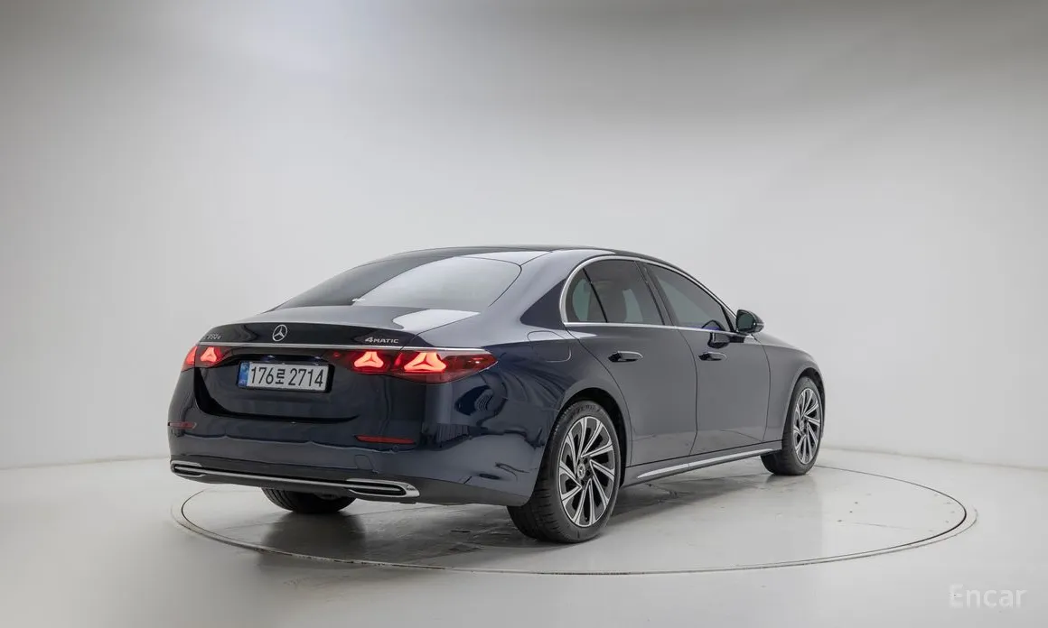 Фото 2 - Mercedes-Benz E-Class