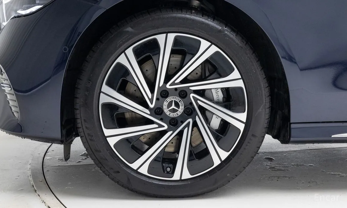 Фото 5 - Mercedes-Benz E-Class