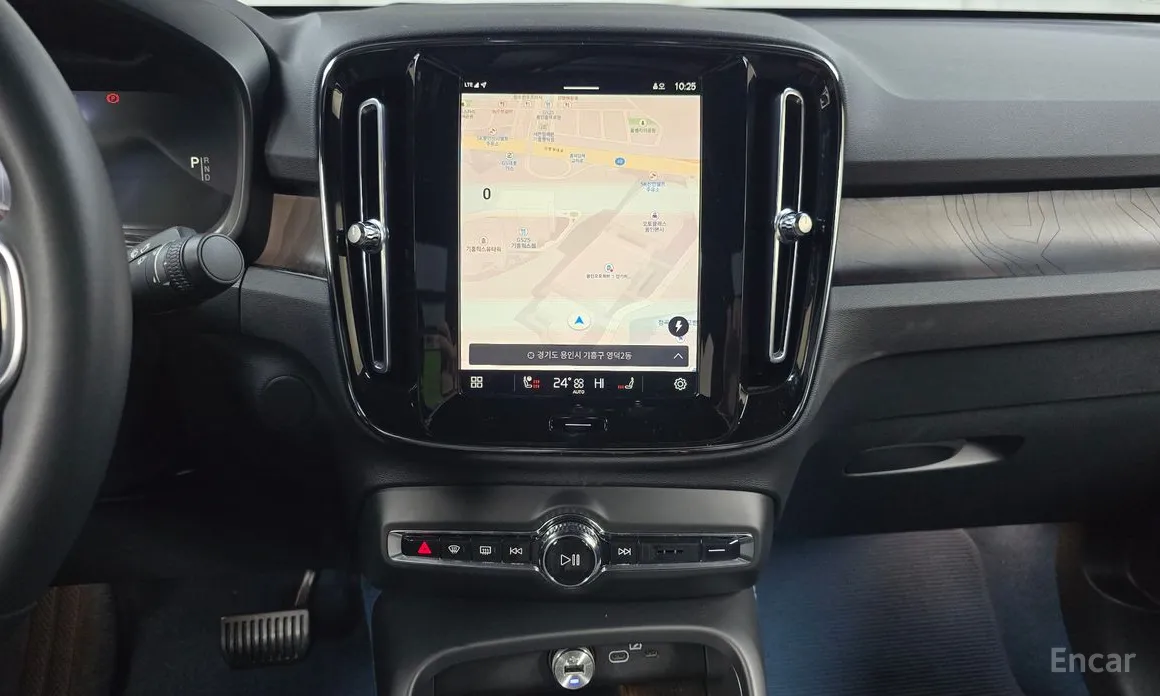 Фото 14 - Volvo C40