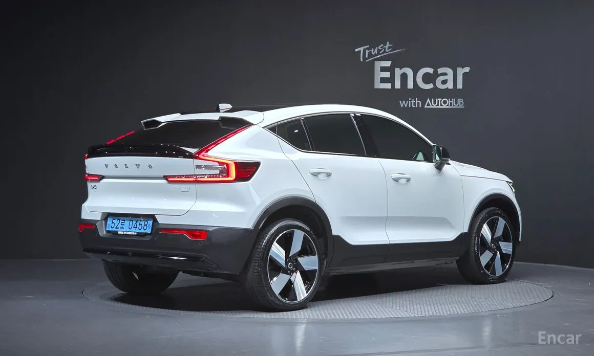 Фото 2 - Volvo C40