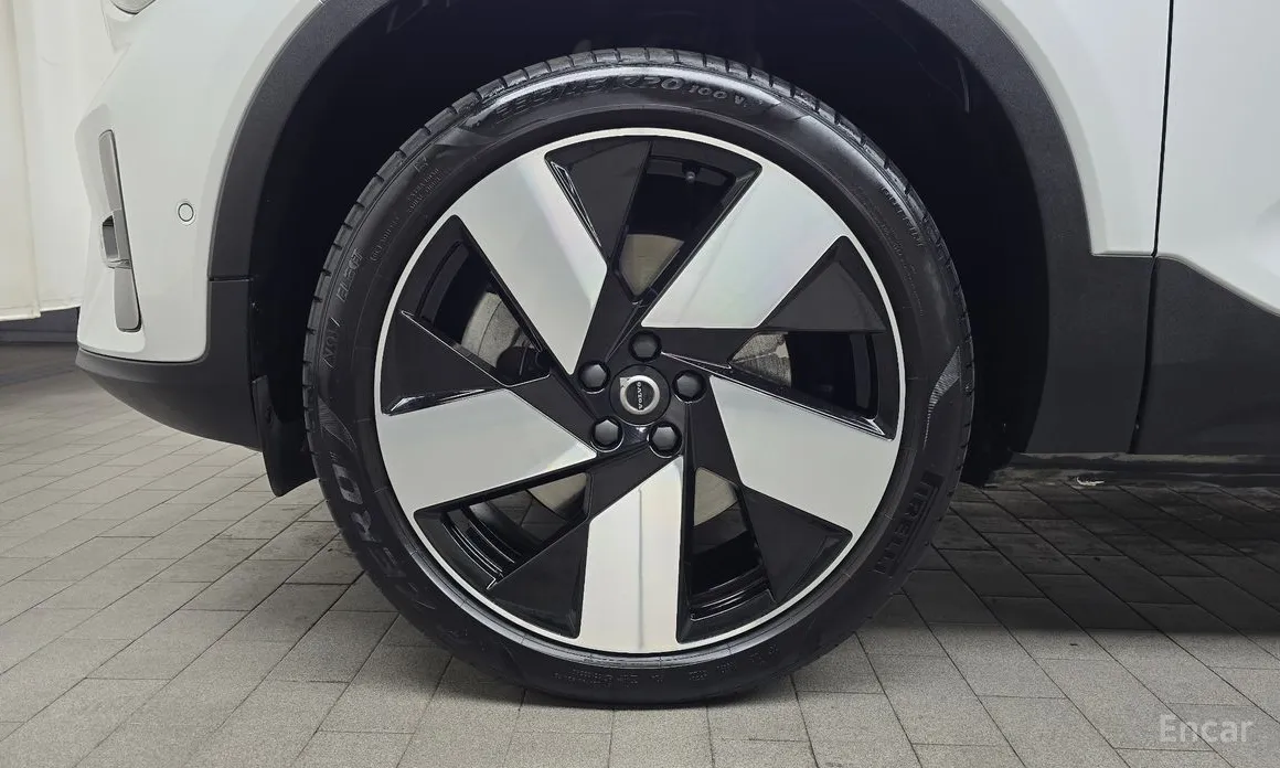 Фото 5 - Volvo C40