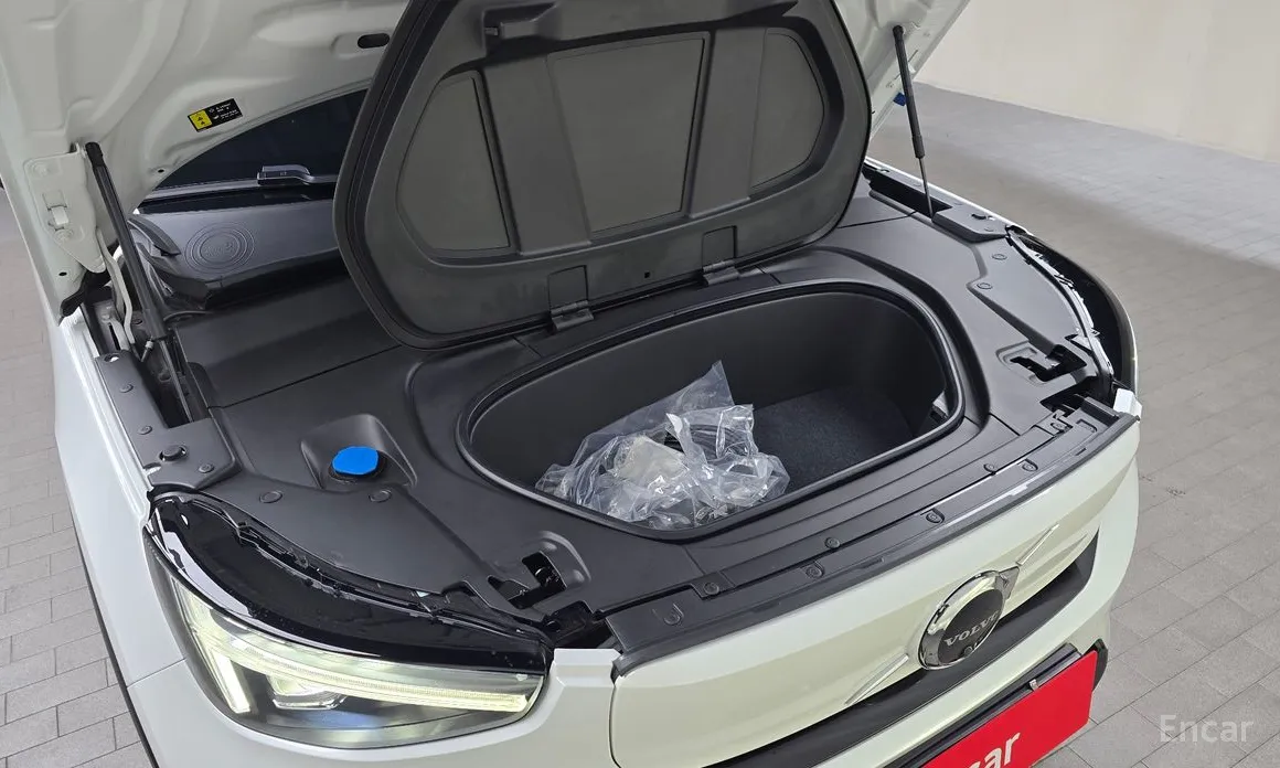 Фото 6 - Volvo C40