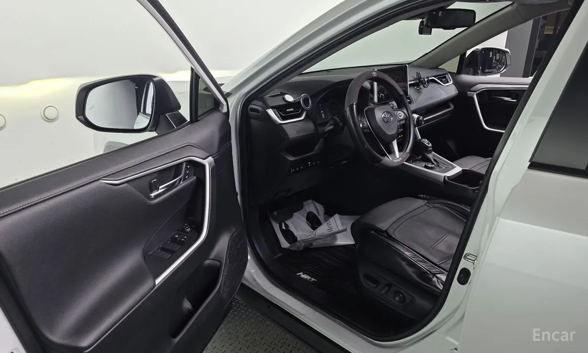 Photo 11 - Toyota RAV4