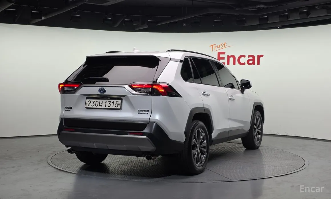 Photo 2 - Toyota RAV4