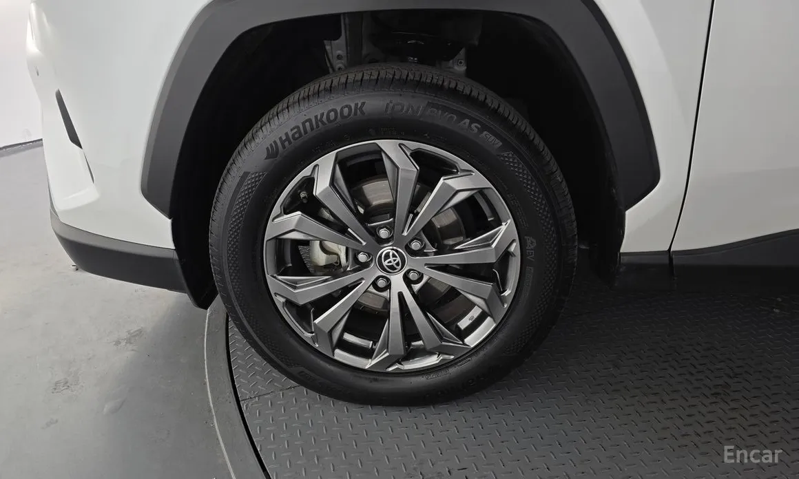 Photo 5 - Toyota RAV4