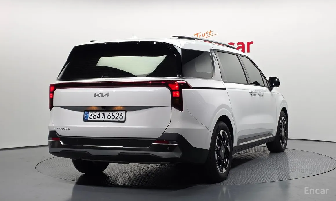 Фото 2 - Kia Carnival