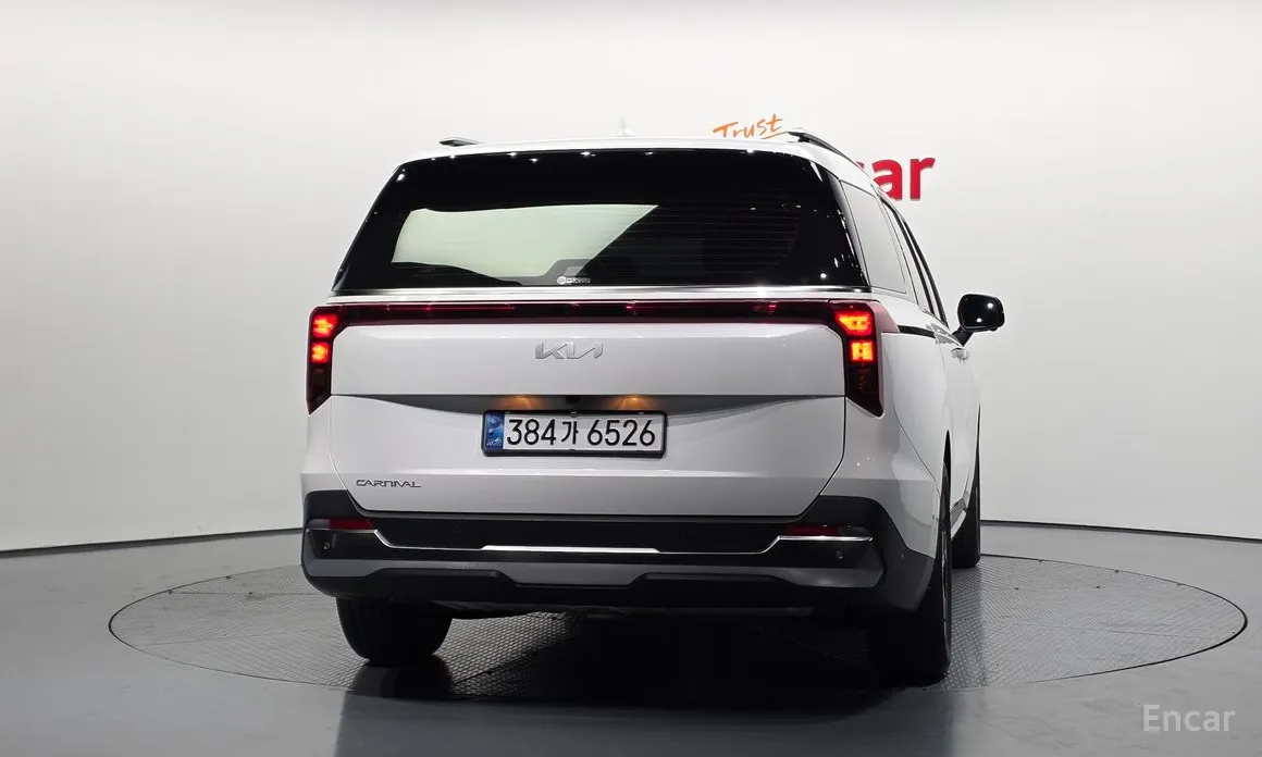 Фото 4 - Kia Carnival