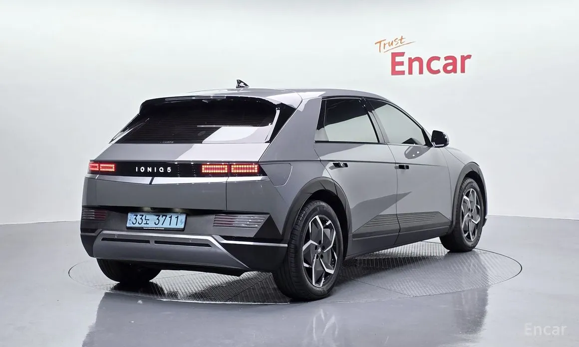 Photo 2 - Hyundai Ioniq 5