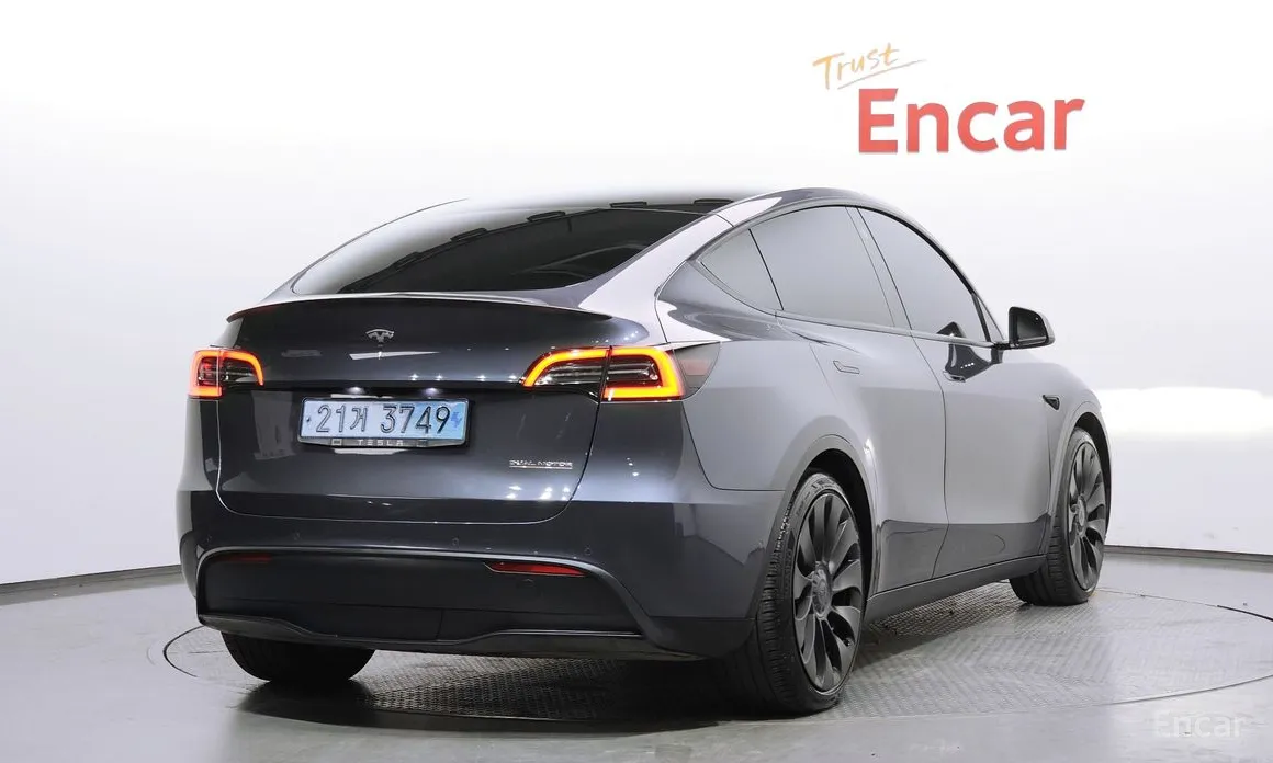 Фото 2 - Tesla Model Y