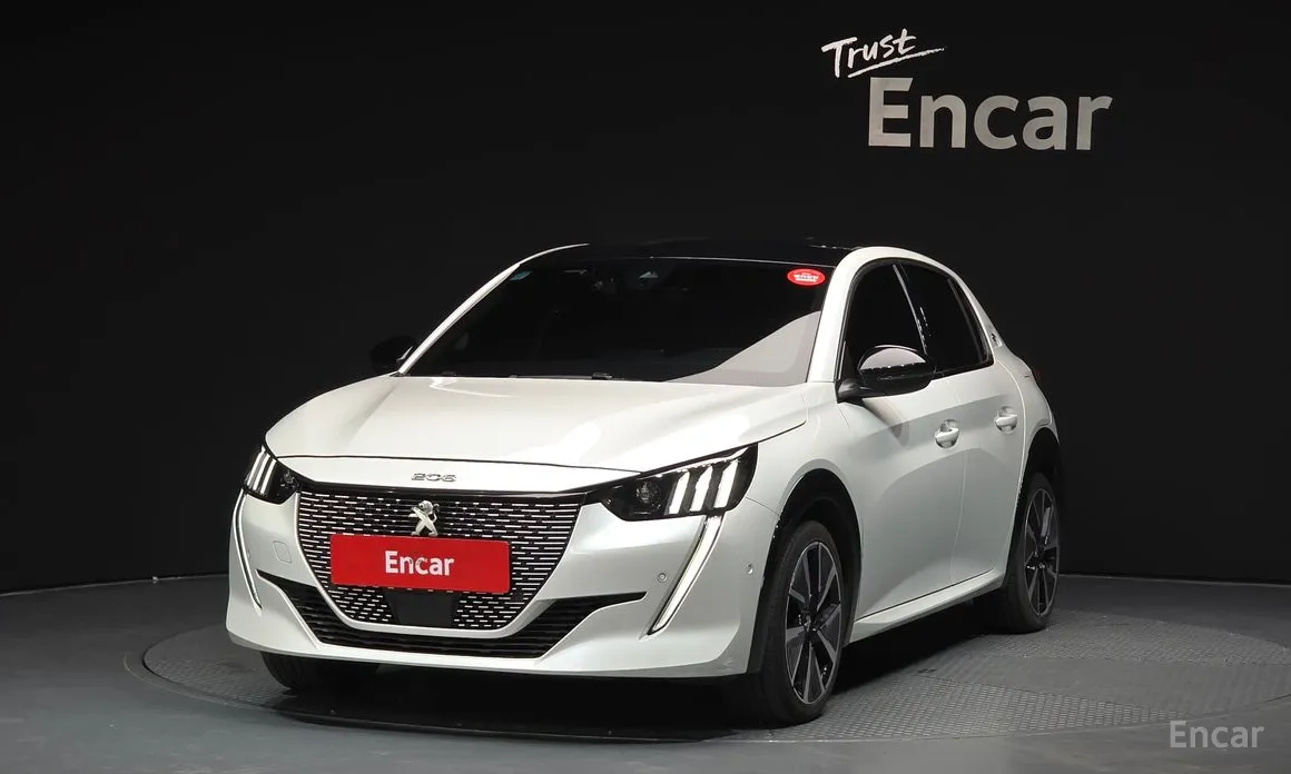 Фото 1 - Peugeot 208