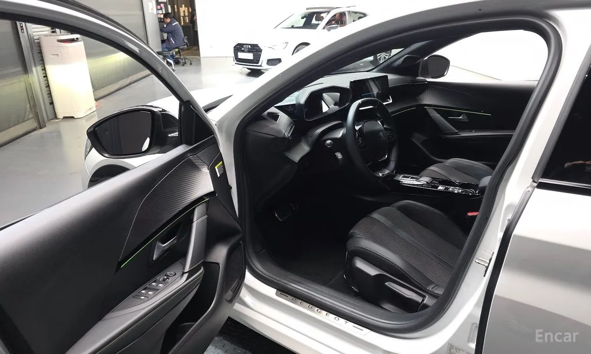 Фото 10 - Peugeot 208