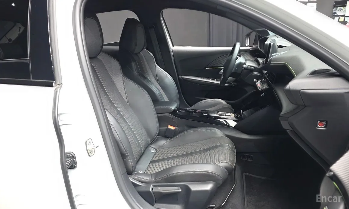 Фото 11 - Peugeot 208