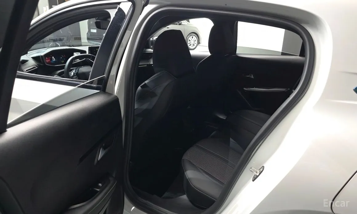 Фото 12 - Peugeot 208