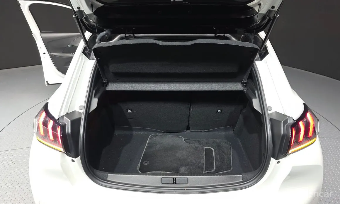 Фото 20 - Peugeot 208