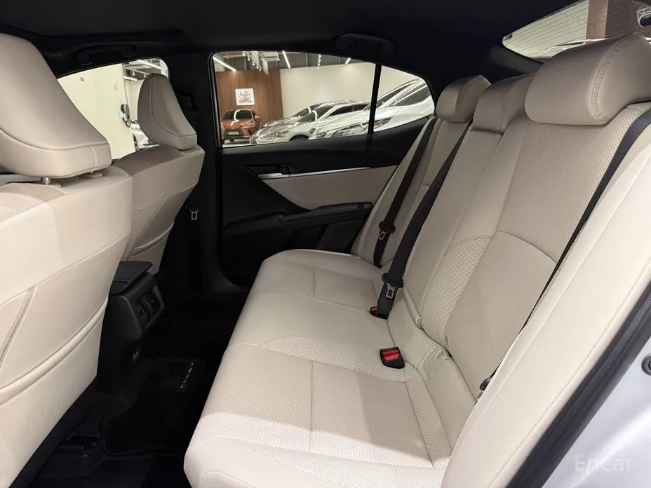 Photo 13 - Toyota Camry