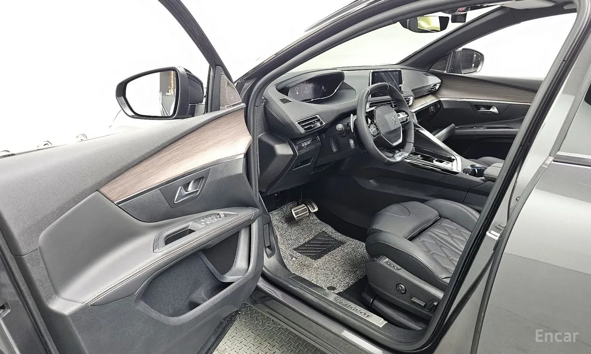 Фото 10 - Peugeot 5008