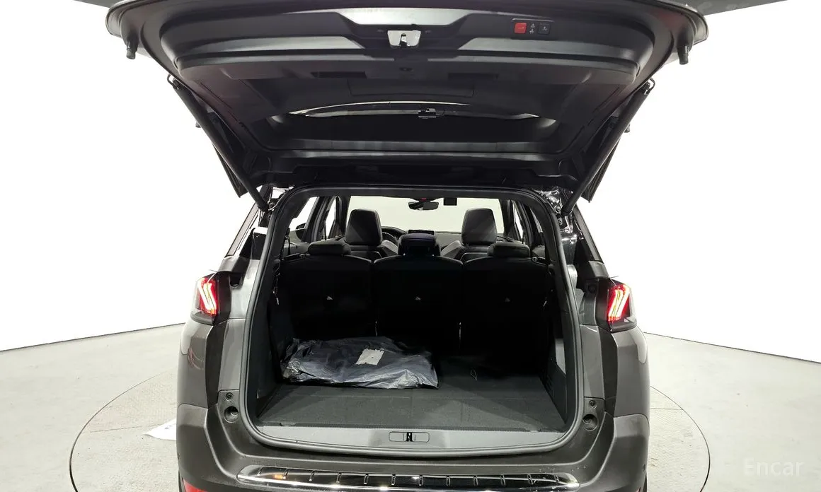 Фото 20 - Peugeot 5008