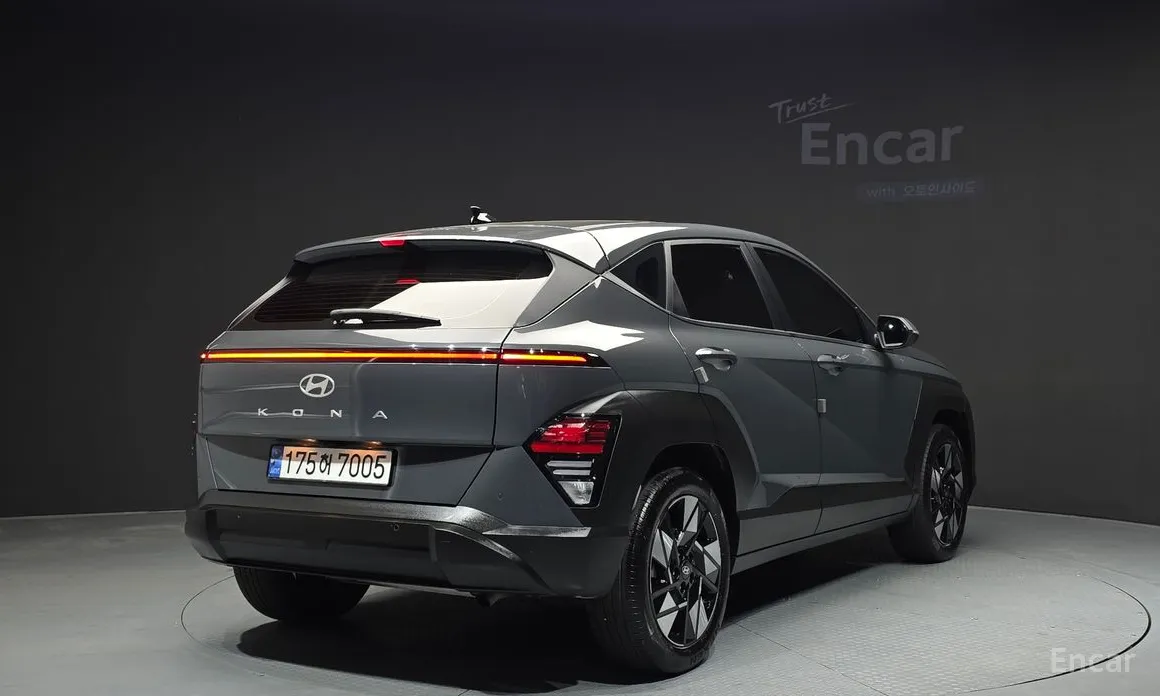 Фото 2 - Hyundai Kona