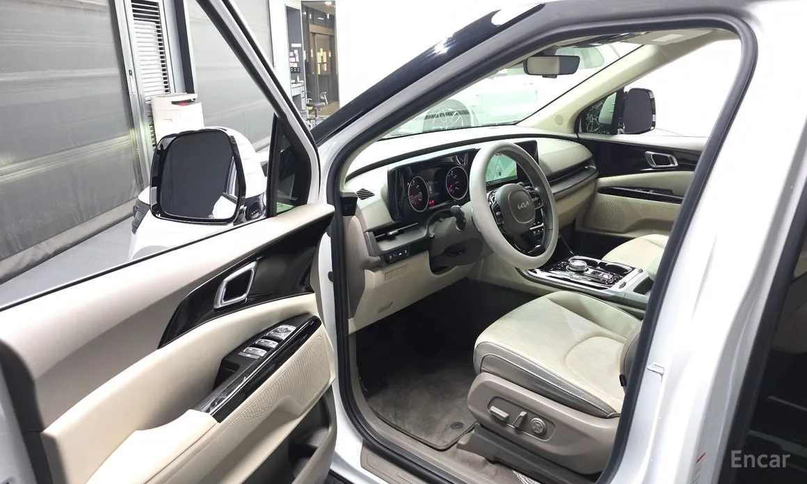 Фото 10 - Kia Carnival