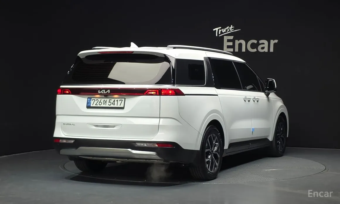 Фото 2 - Kia Carnival