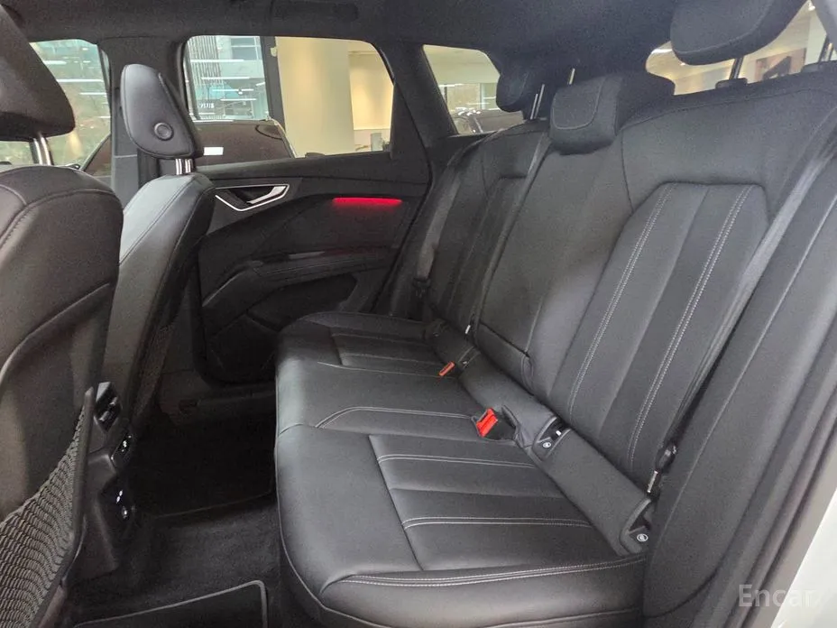 Фото 14 - Audi Q4 e-tron