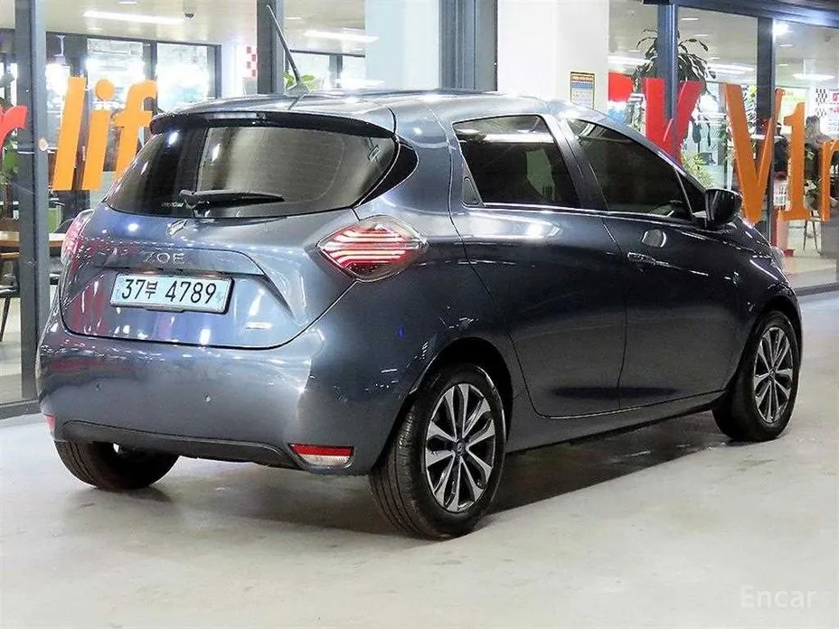 Фото 4 - Renault Zoe