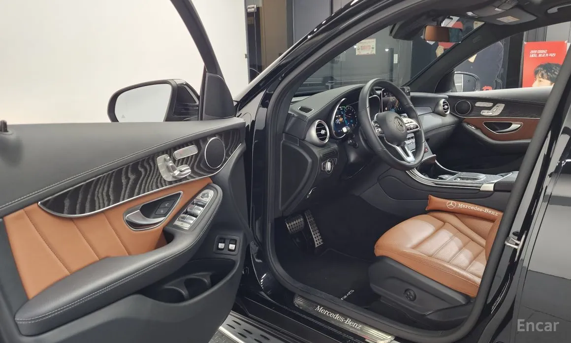 Photo 10 - Mercedes-Benz GLC-Class