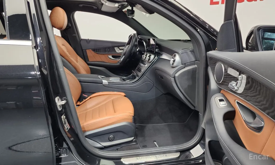 Photo 11 - Mercedes-Benz GLC-Class