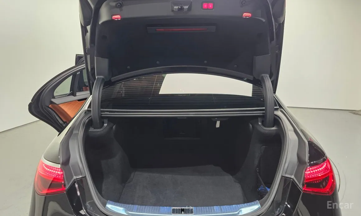 Фото 20 - Mercedes-Benz S-Class