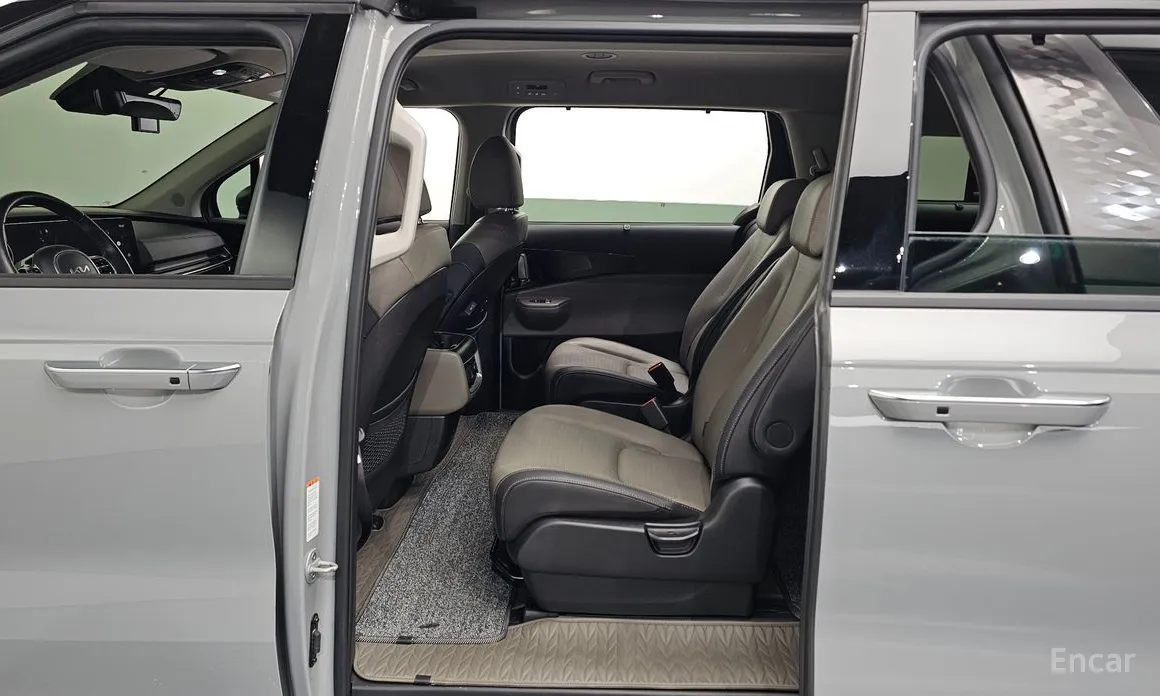 Photo 11 - Kia Carnival