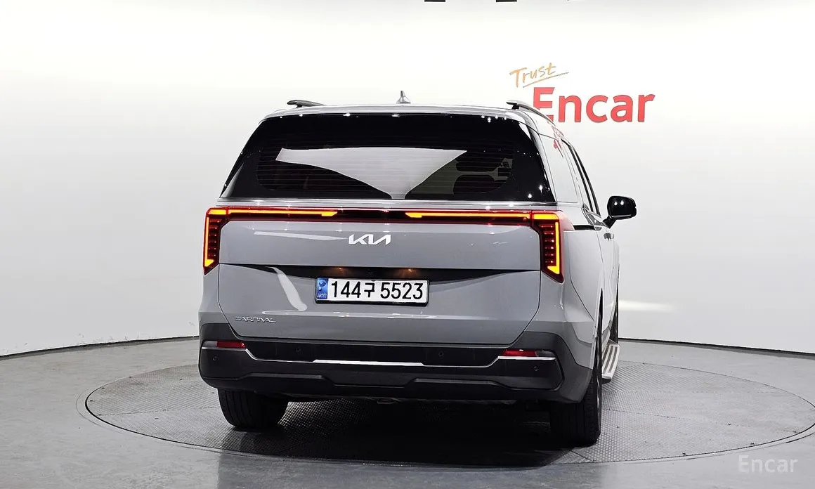 Photo 4 - Kia Carnival