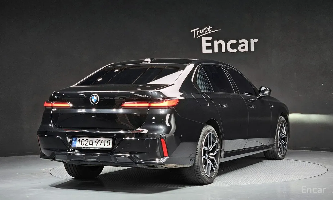 Фото 2 - BMW 7 Series