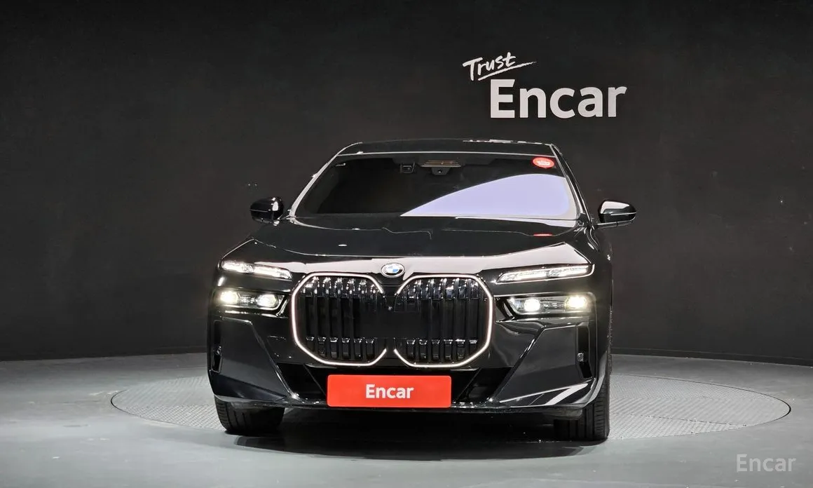 Фото 3 - BMW 7 Series