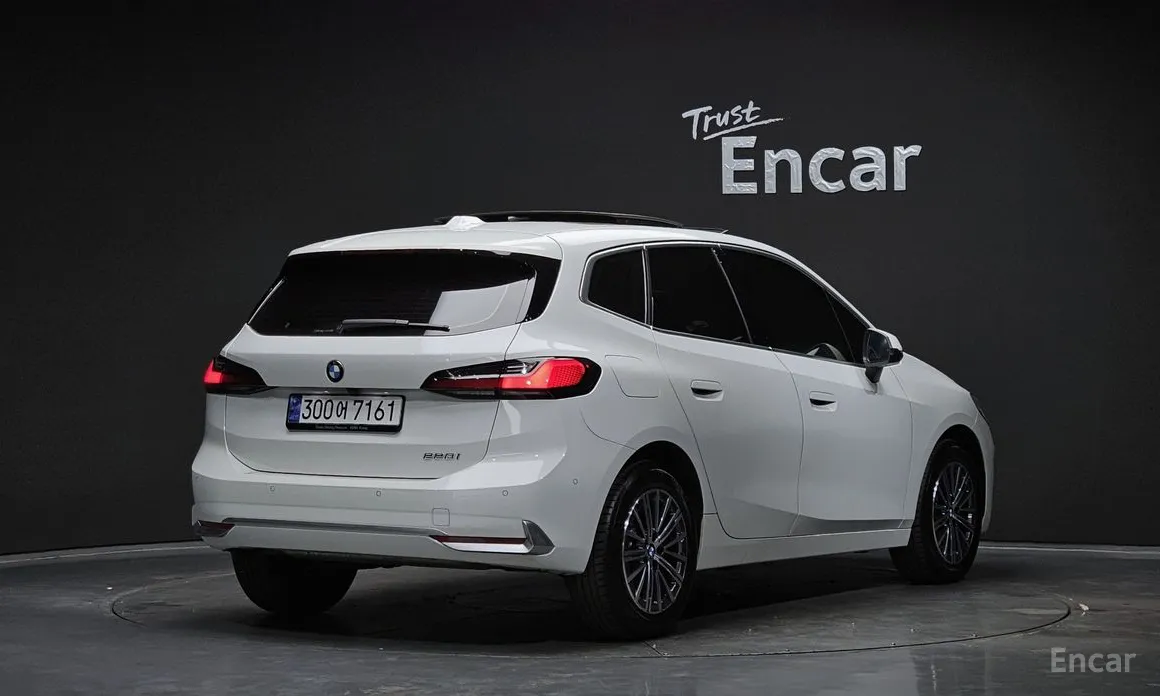 BMW 2 Series 2022 220i Luxury