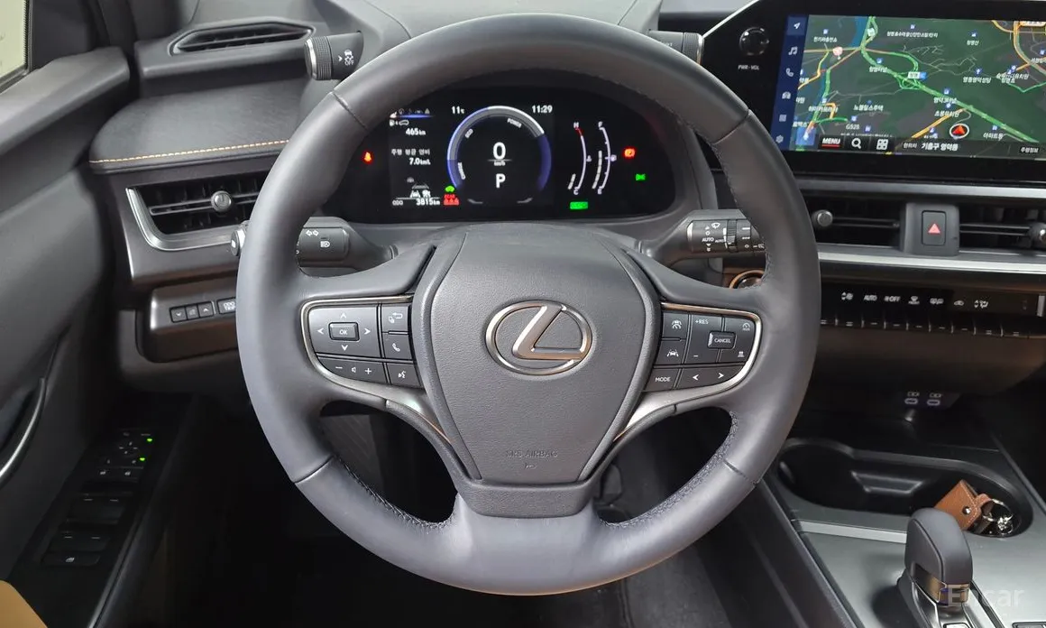 Фото 13 - Lexus UX