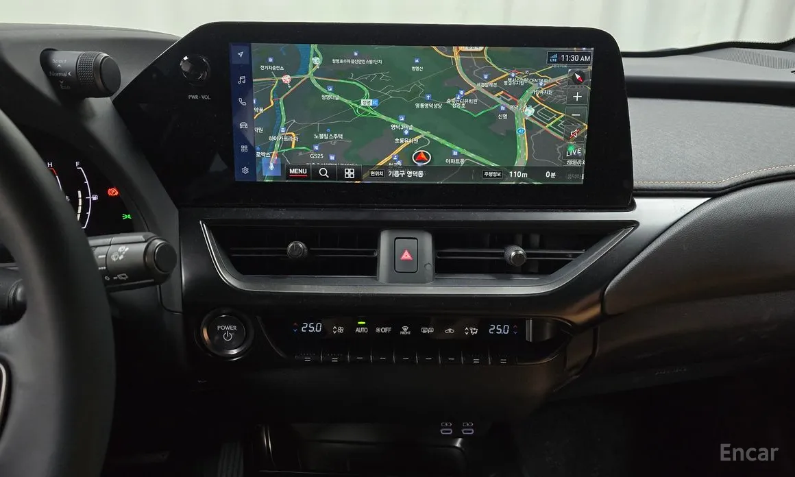 Фото 14 - Lexus UX