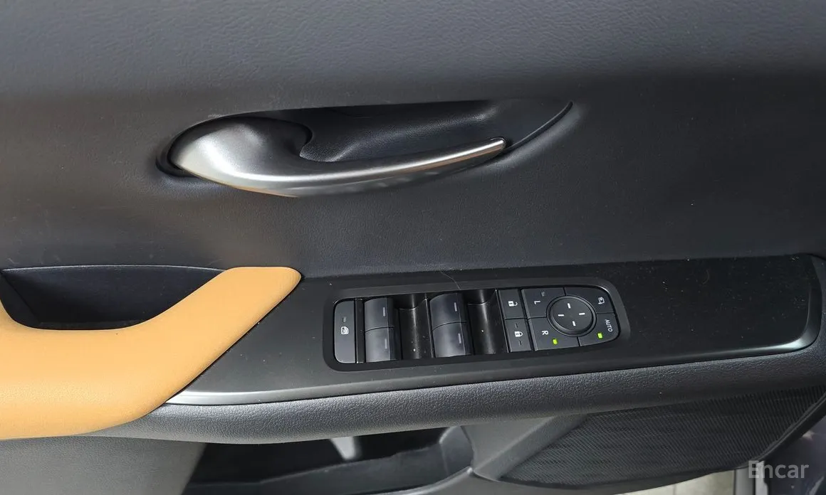 Фото 18 - Lexus UX