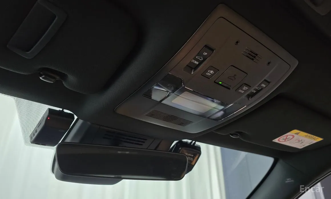 Фото 19 - Lexus UX