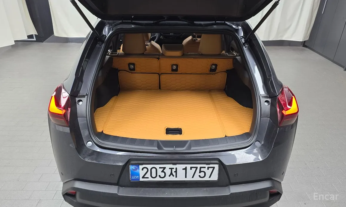 Фото 20 - Lexus UX