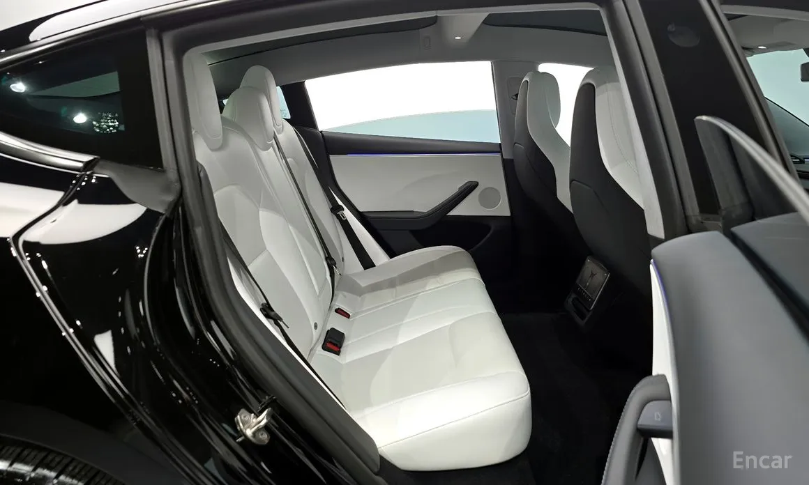 Фото 12 - Tesla Model 3