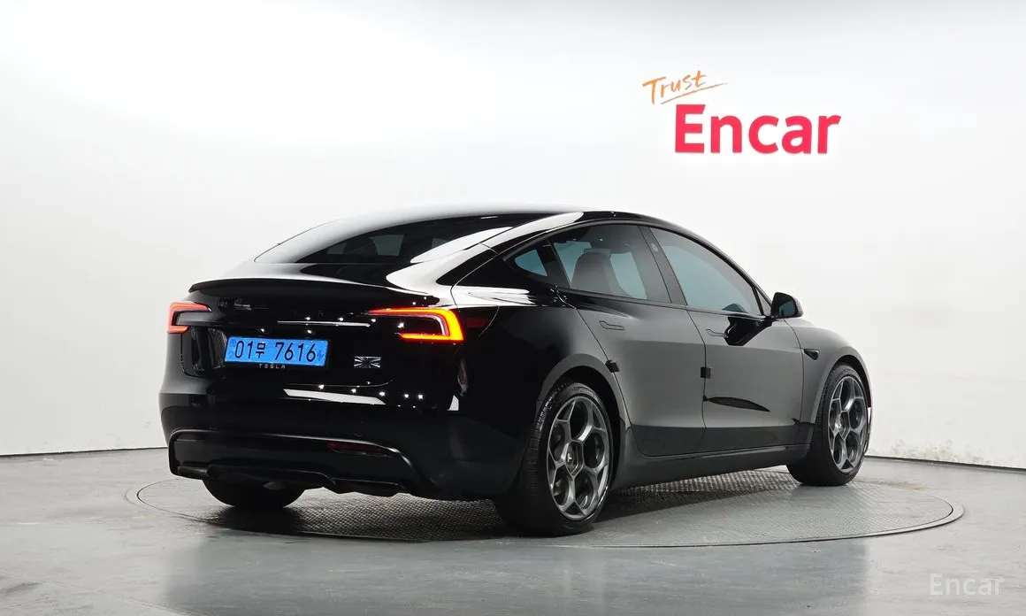 Фото 2 - Tesla Model 3