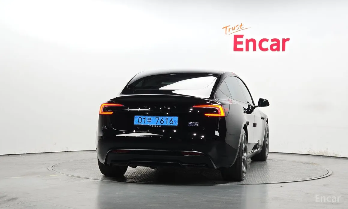 Фото 4 - Tesla Model 3