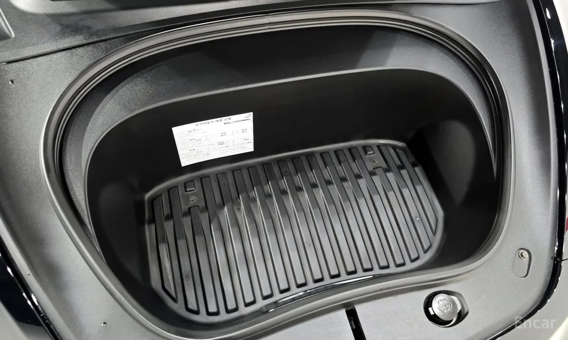 Фото 6 - Tesla Model 3