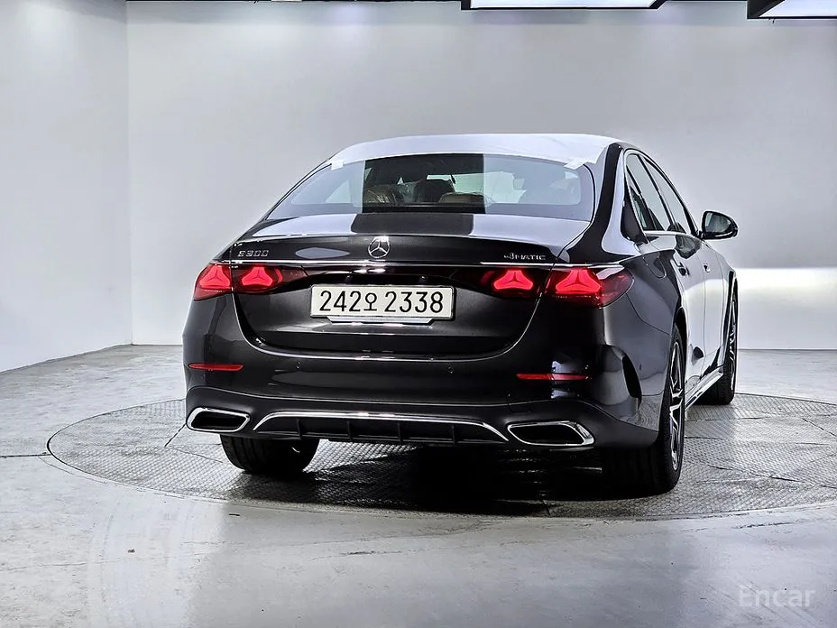 Фото 3 - Mercedes-Benz E-Class