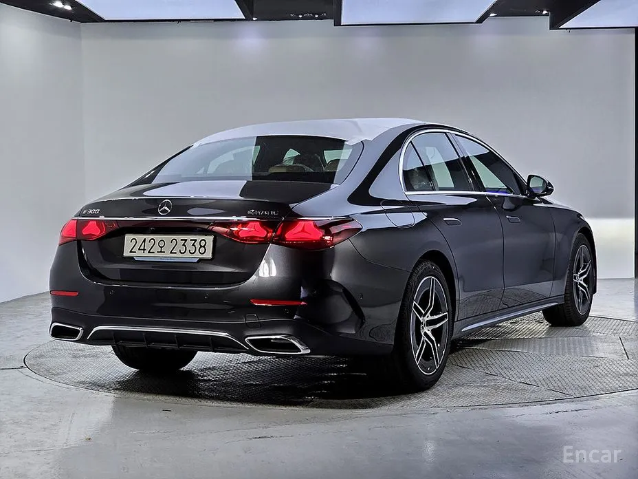 Фото 4 - Mercedes-Benz E-Class