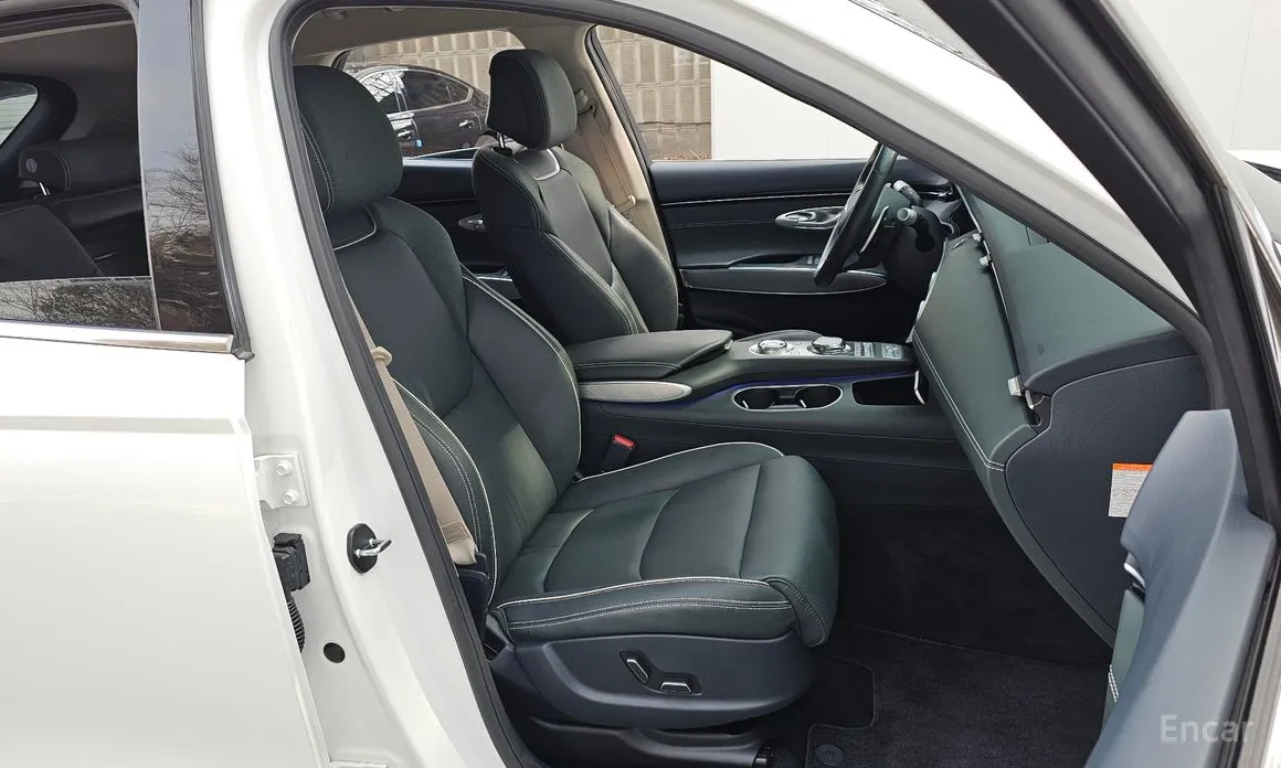 Фото 10 - Genesis GV70