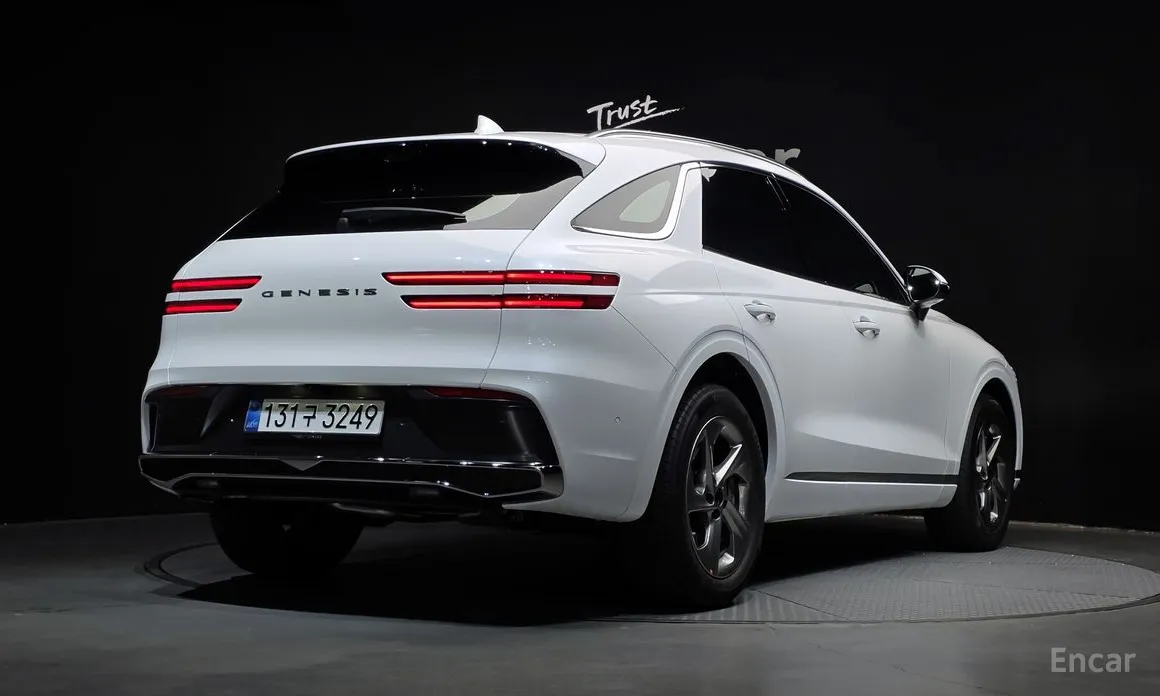 Фото 2 - Genesis GV70